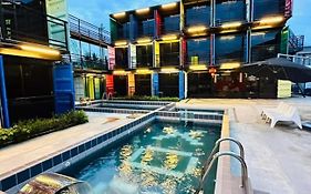 Boxinn The Kontena Home  3*